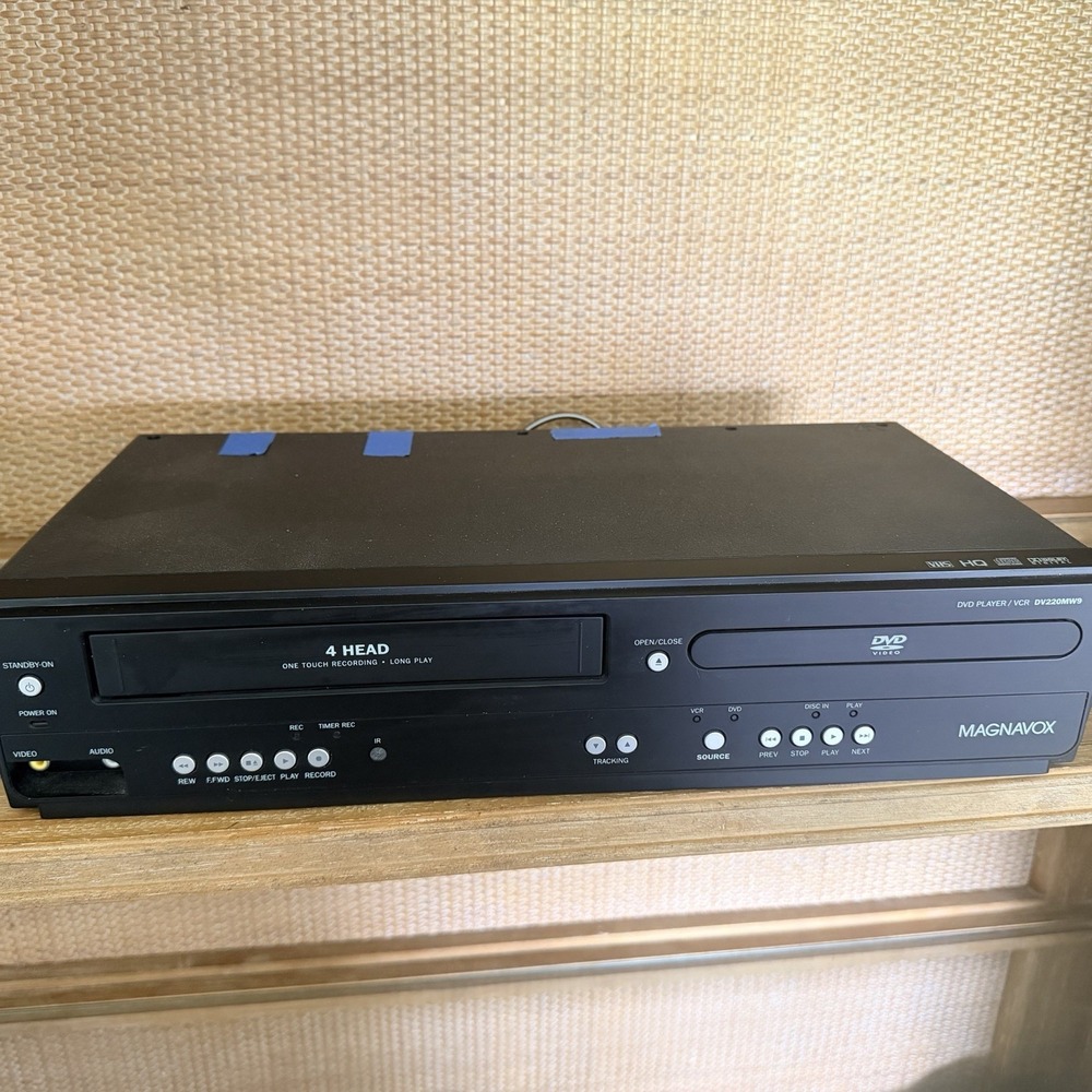 DV220MW9 Magnavox w/ Remote VCR DVD Combo